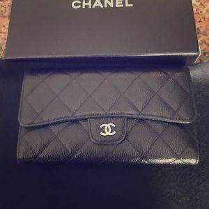 Chanel caviar wallet